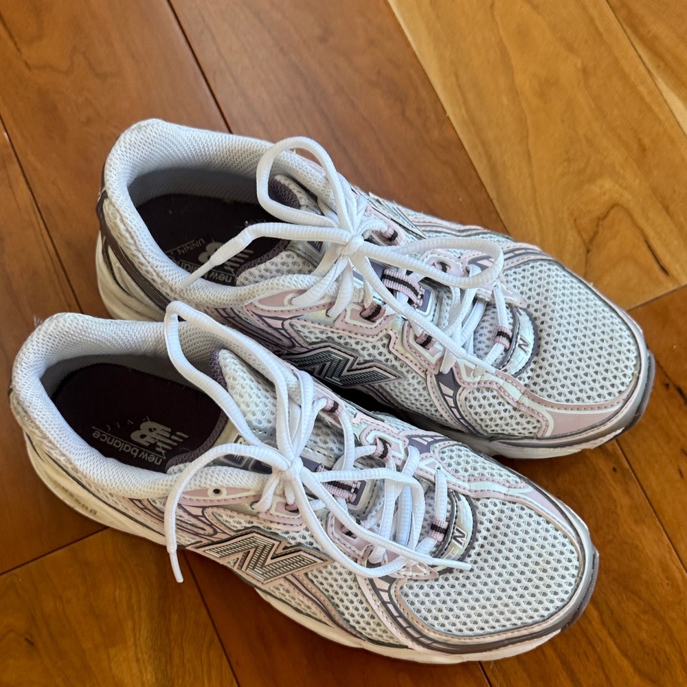 New Balance 740 Women's White & Light Pink Running Shoes - Picture 6 of 7